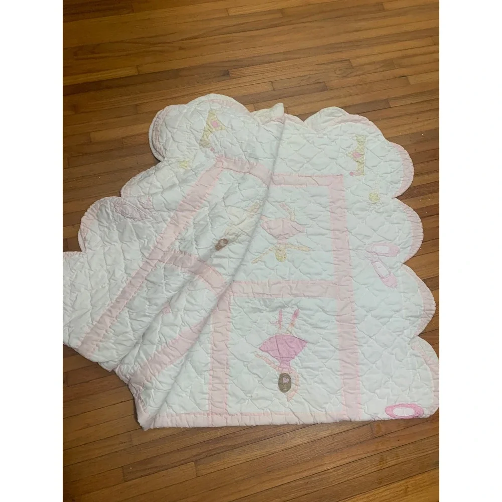 Vintage Ballerina Quilt Scalloped Edge Pink White Embroidered Bedspread 66x76